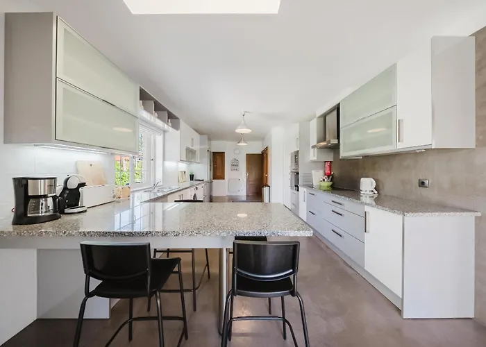 Latina Villa Colares