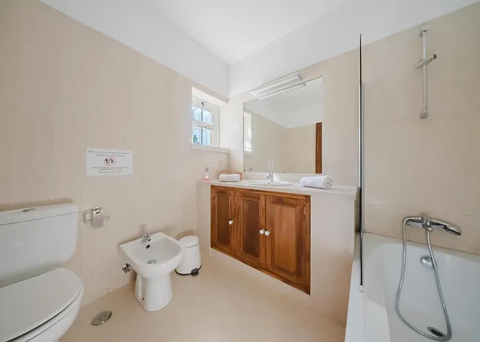 Latina Villa Colares