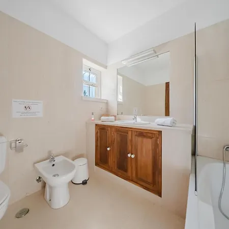 Latina Villa Colares